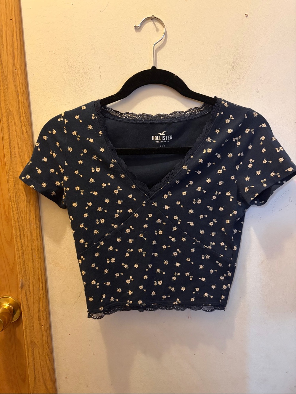 (S) Hollister baby tee